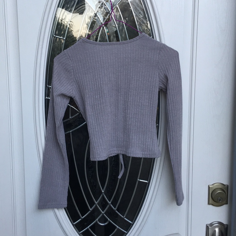 Gray long sleeve crop top